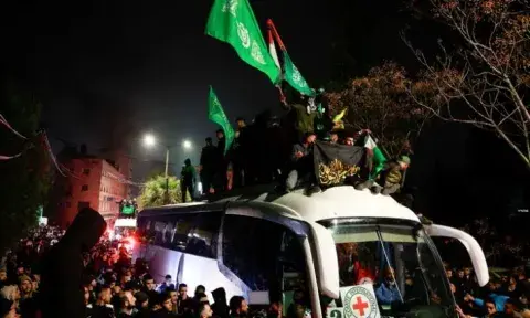 ضمن اتفاق وقف إطلاق النار في غزة, الاحتلال الصهيوني يفرج عن الدفعة الأولى  من الأسرى