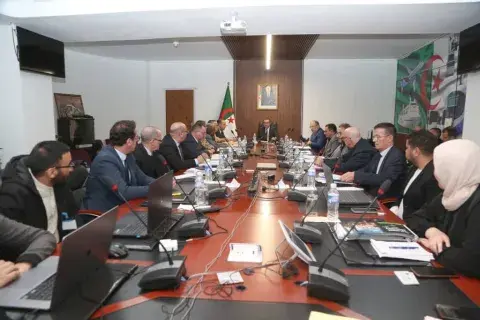 نقل بري: الانطلاق في نظام التذكرة الموحدة بالعاصمة في أقرب الآجال