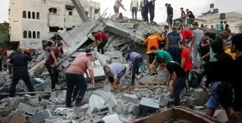 استشهاد 10 فلسطينيين وإصابة آخرين في قصف للاحتلال على مخيم النصيرات وخان يونس