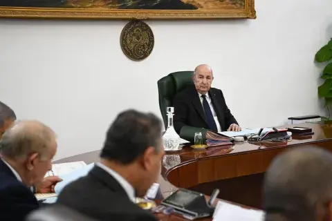 رئيس الجمهورية يؤكد ضرورة التحلي باليقظة إزاء محاولات المساس بالوفرة في الأسواق