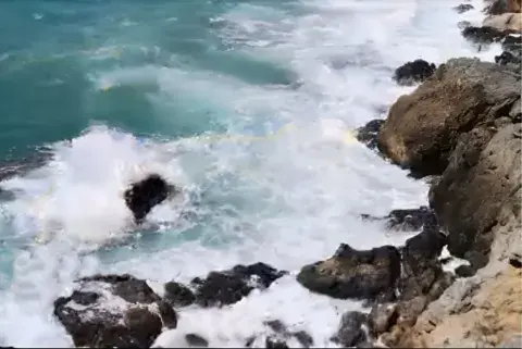 رياح قوية وأمواج خطيرة على هذه السواحل