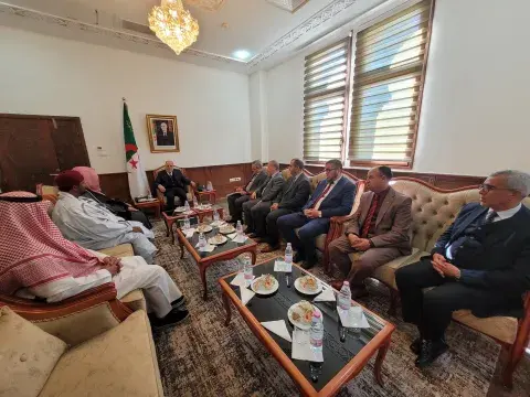 بلمهدي يستقبل المحكمين الدوليين لجائزة الجزائر لحفظ القرآن الكريم وتجويده