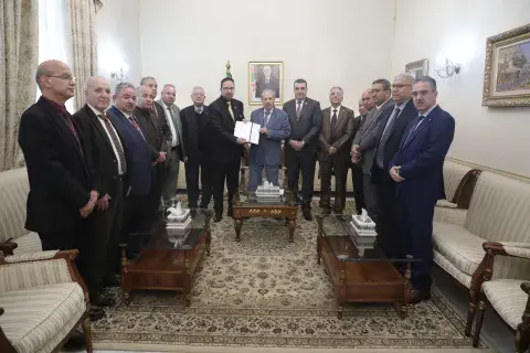 رئيس مجلس الأمة يتسلم تقرير فوج العمل المكلف بالنظر في المشروعين التمهيديين لقانوني البلدية والولاية